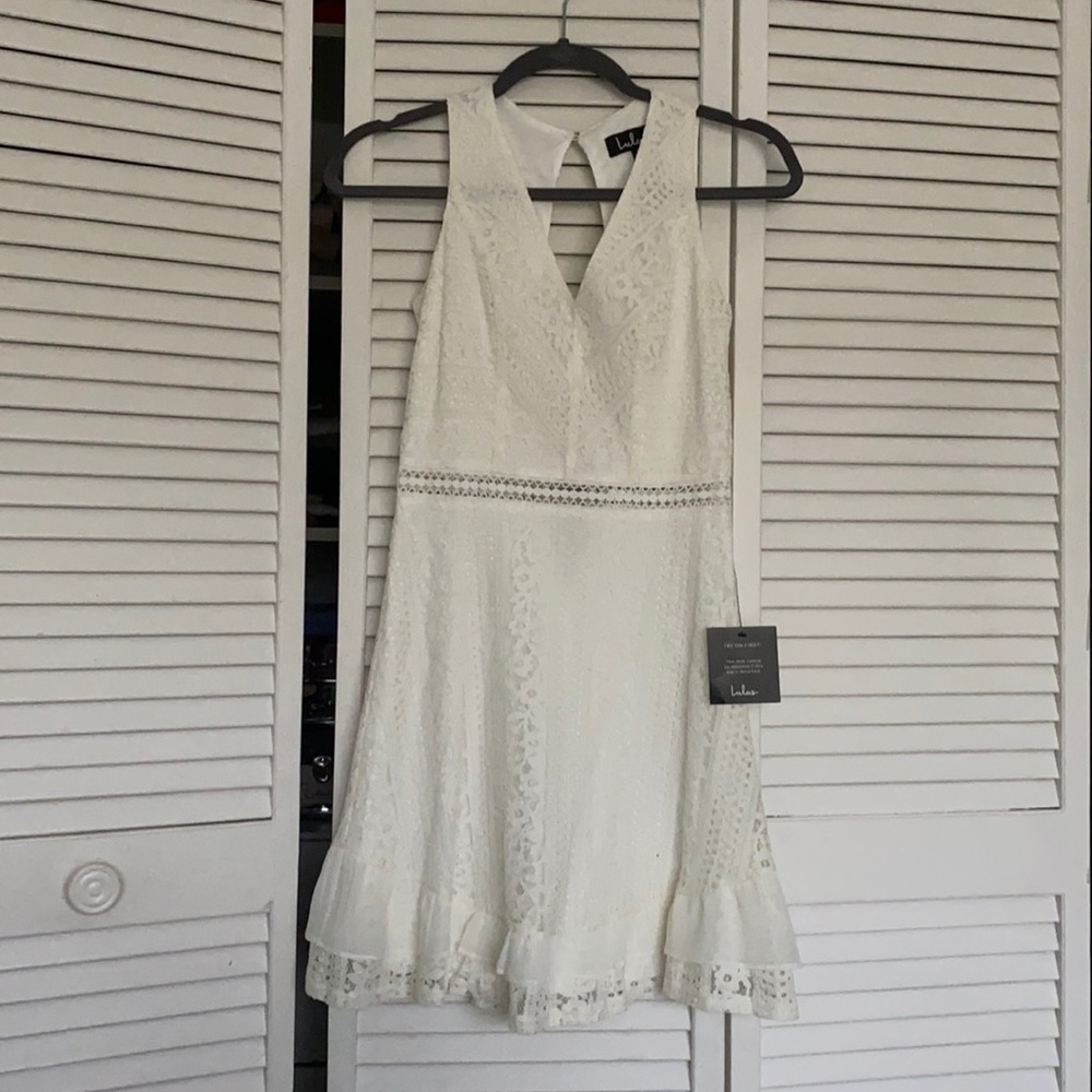 Lulus white lace dress size XS new with tags.